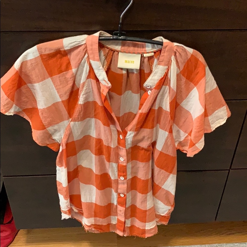 Like new MEAVE (Anthro) top. Sz small. No stains